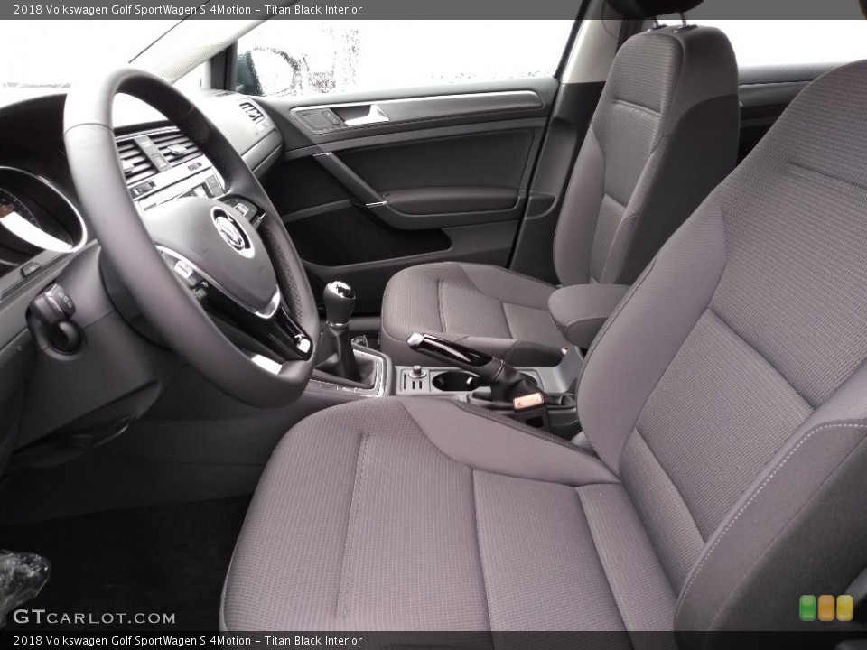 Titan Black Interior Photo for the 2018 Volkswagen Golf SportWagen S 4Motion #126251623
