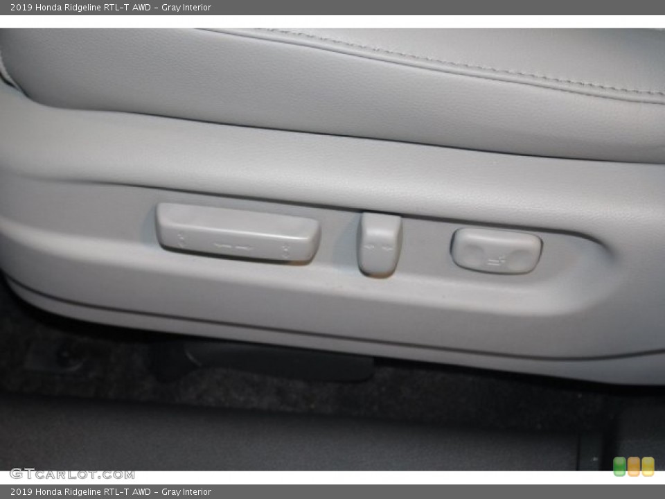 Gray Interior Controls for the 2019 Honda Ridgeline RTL-T AWD #126275977