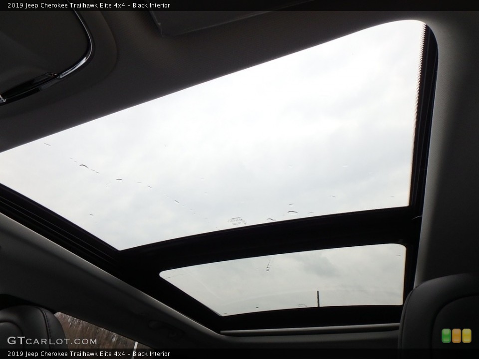 Black Interior Sunroof for the 2019 Jeep Cherokee Trailhawk Elite 4x4 #126321384