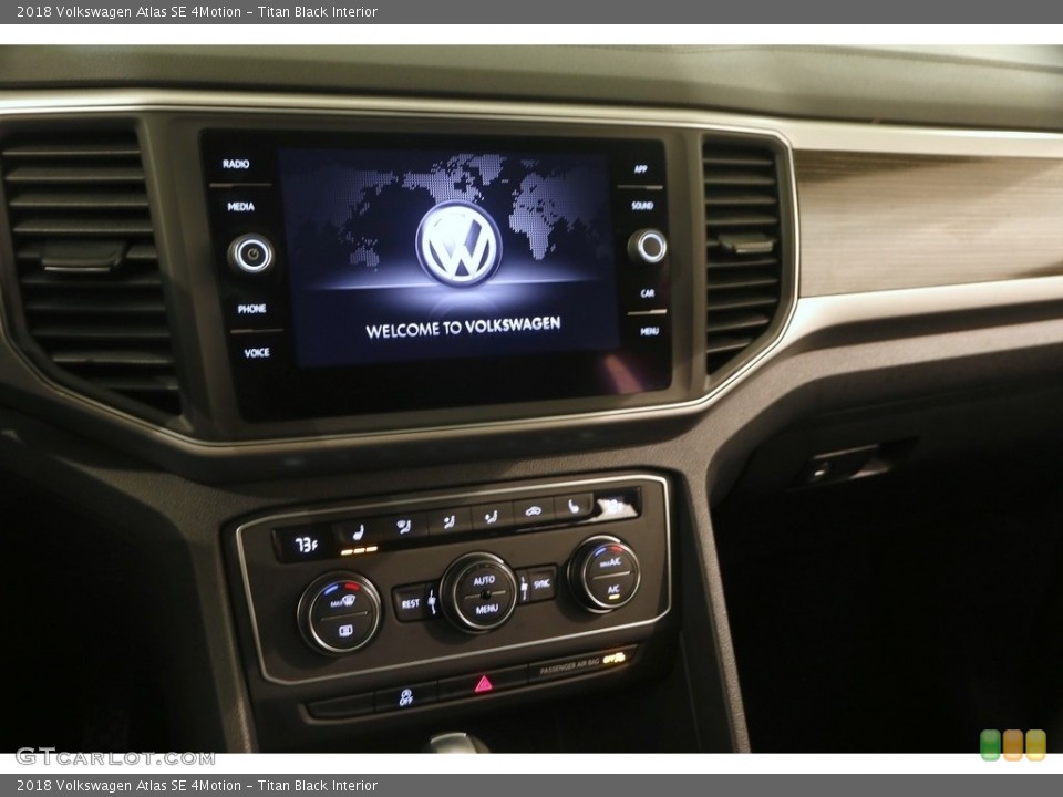 Titan Black Interior Controls for the 2018 Volkswagen Atlas SE 4Motion #126324939