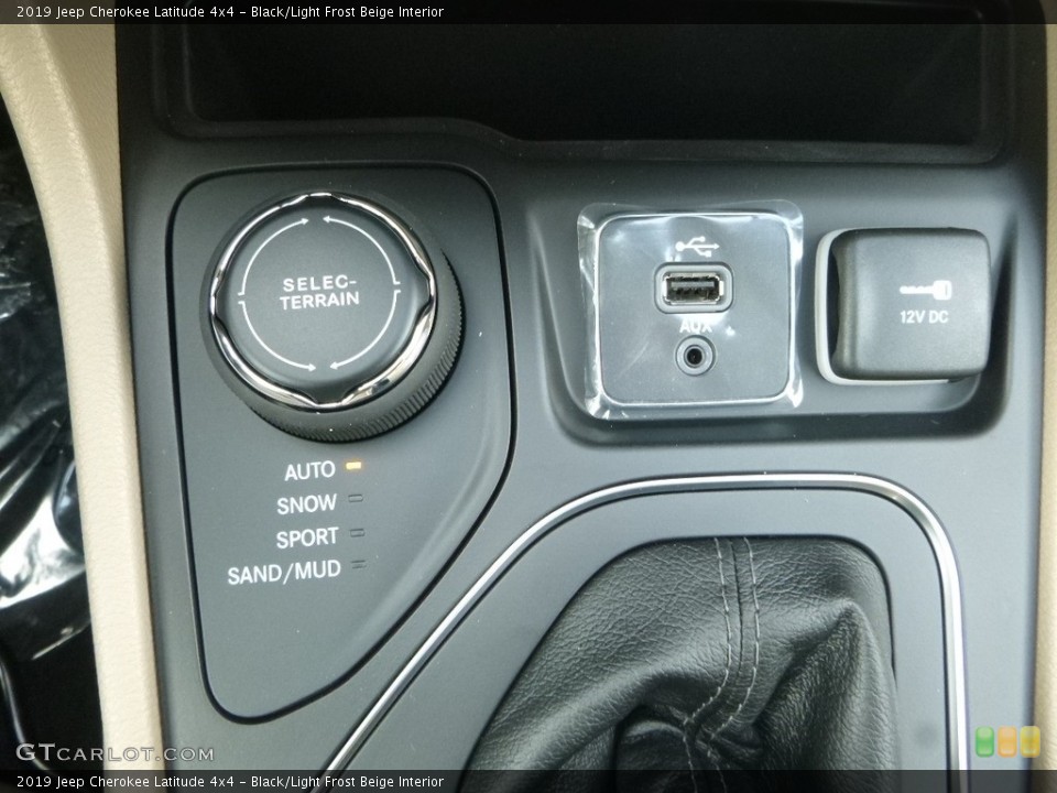 Black/Light Frost Beige Interior Controls for the 2019 Jeep Cherokee Latitude 4x4 #126453601