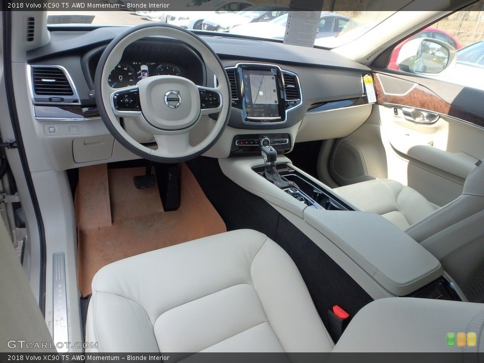 Blonde Interior Photo for the 2018 Volvo XC90 T5 AWD Momentum #126576422