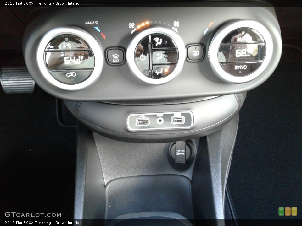 Brown Interior Controls for the 2018 Fiat 500X Trekking #126654716