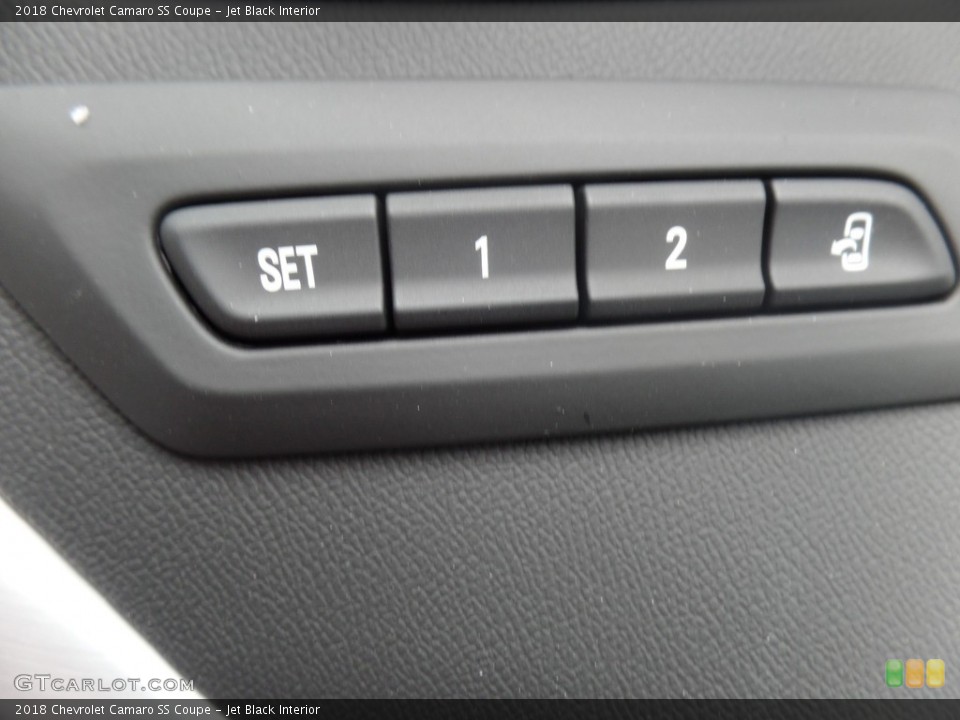 Jet Black Interior Controls for the 2018 Chevrolet Camaro SS Coupe #126666668