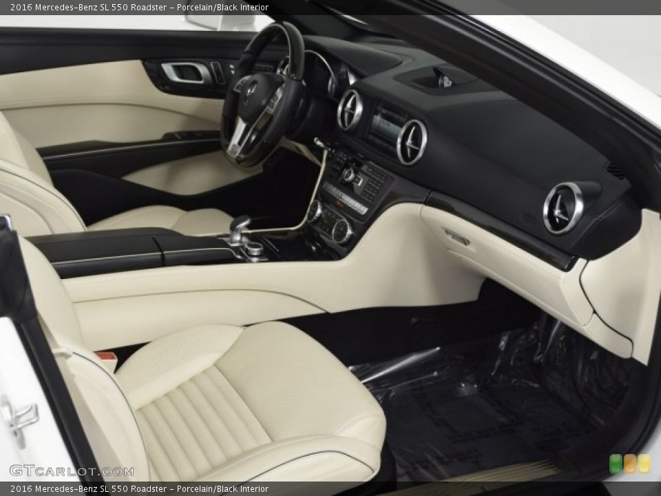 Porcelain/Black Interior Photo for the 2016 Mercedes-Benz SL 550 Roadster #126668945