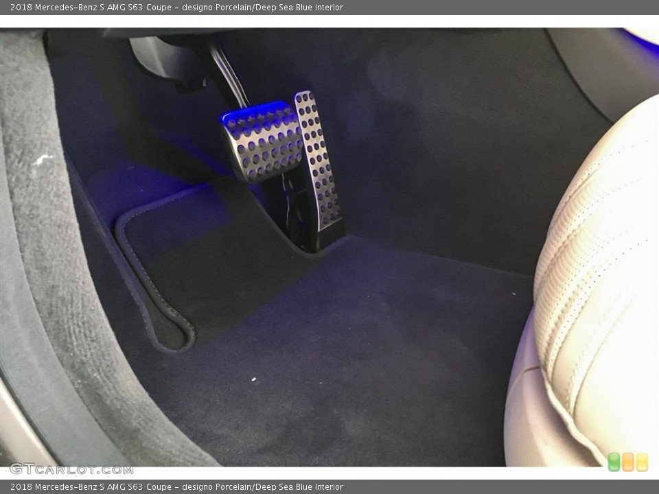 designo Porcelain/Deep Sea Blue Interior Controls for the 2018 Mercedes-Benz S AMG S63 Coupe #126712052