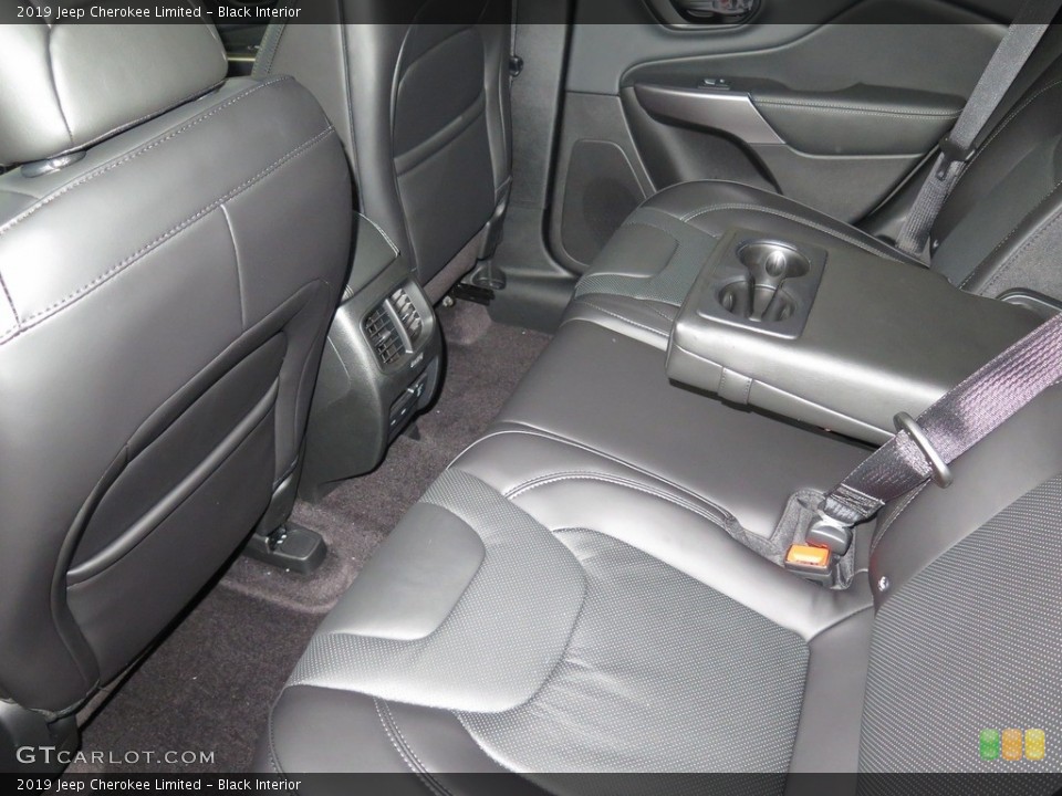 Black Interior Rear Seat for the 2019 Jeep Cherokee Limited #126804887
