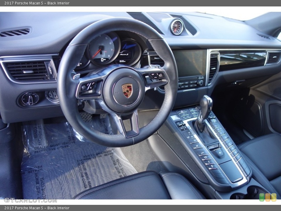 Black Interior Dashboard for the 2017 Porsche Macan S #126807743