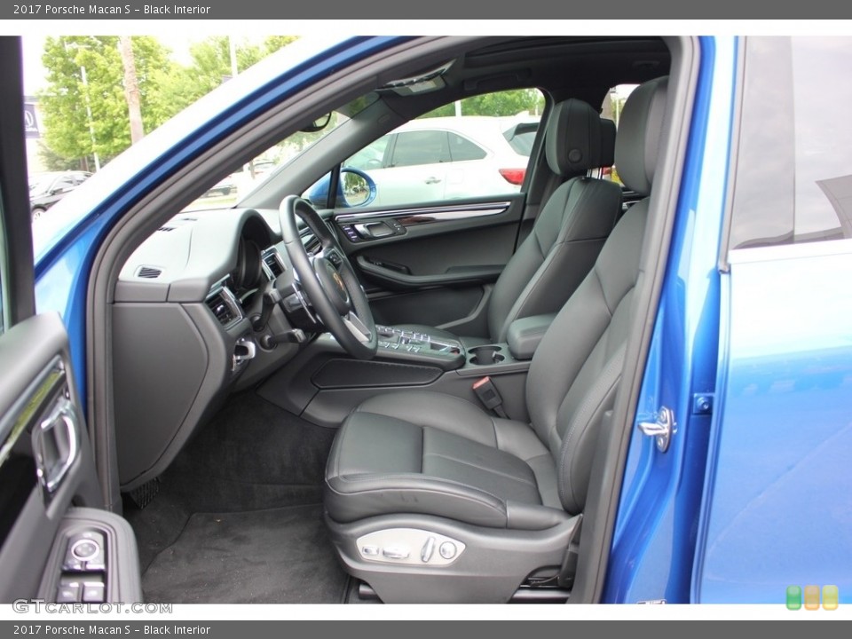 Black Interior Front Seat for the 2017 Porsche Macan S #126961723