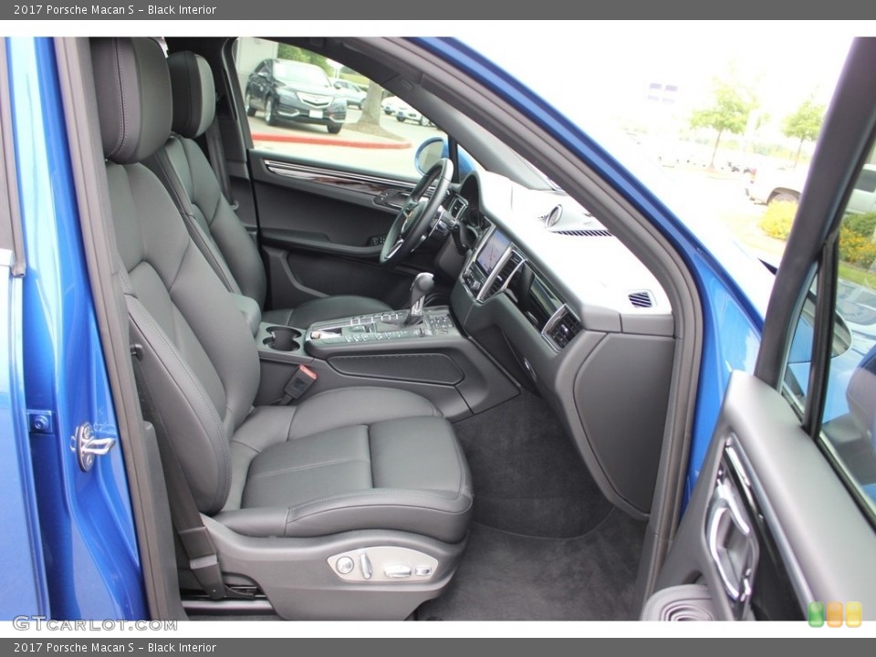 Black Interior Front Seat for the 2017 Porsche Macan S #126961787