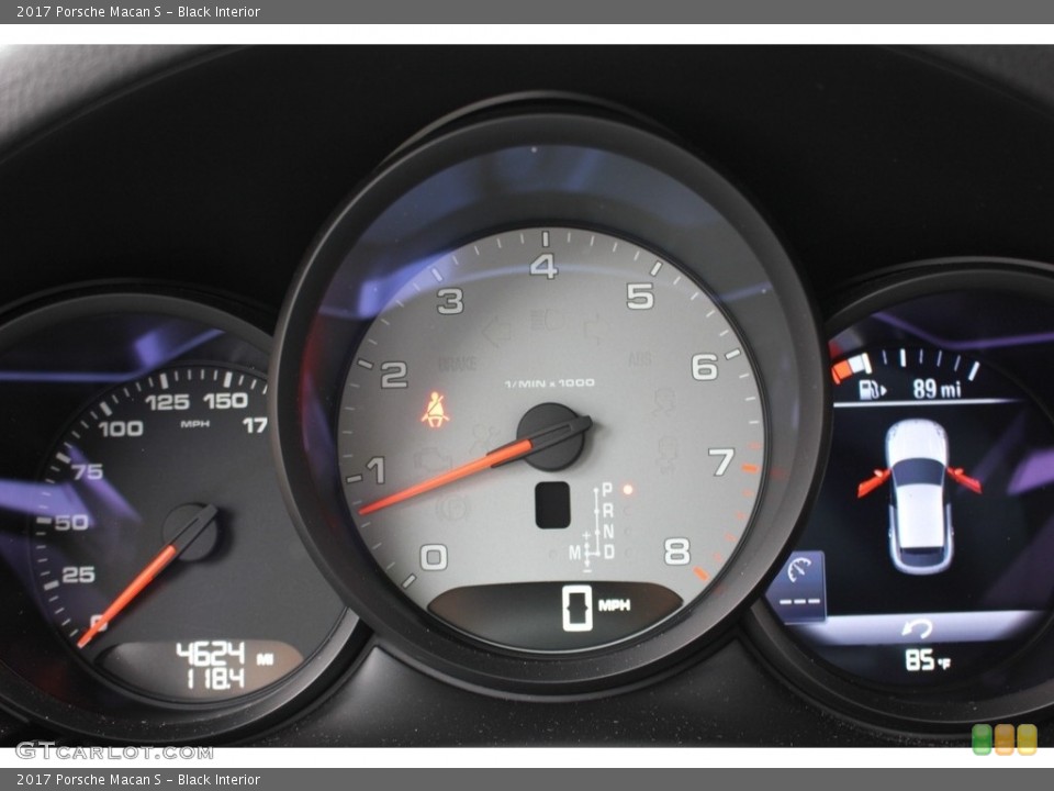 Black Interior Gauges for the 2017 Porsche Macan S #126961997