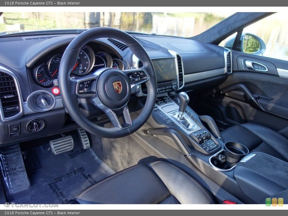 Black Interior Photo for the 2018 Porsche Cayenne GTS #127064490