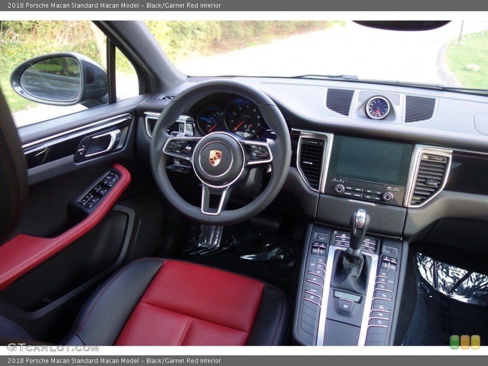 Black/Garnet Red Interior Dashboard for the 2018 Porsche Macan  #127067289