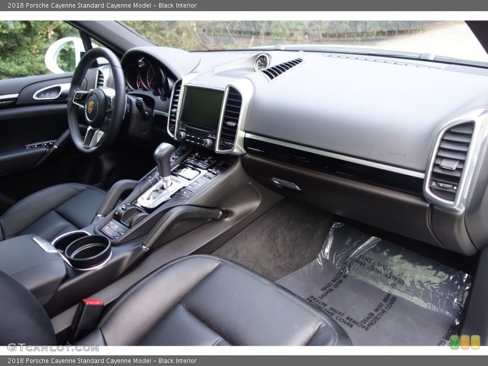 Black Interior Front Seat for the 2018 Porsche Cayenne  #127067976