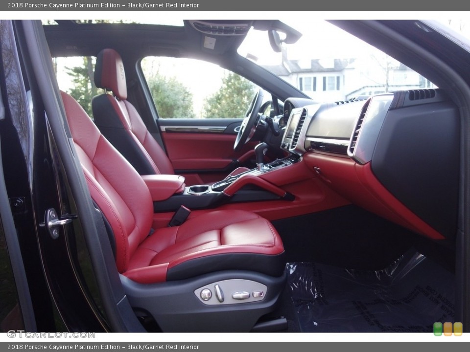 Black/Garnet Red 2018 Porsche Cayenne Interiors