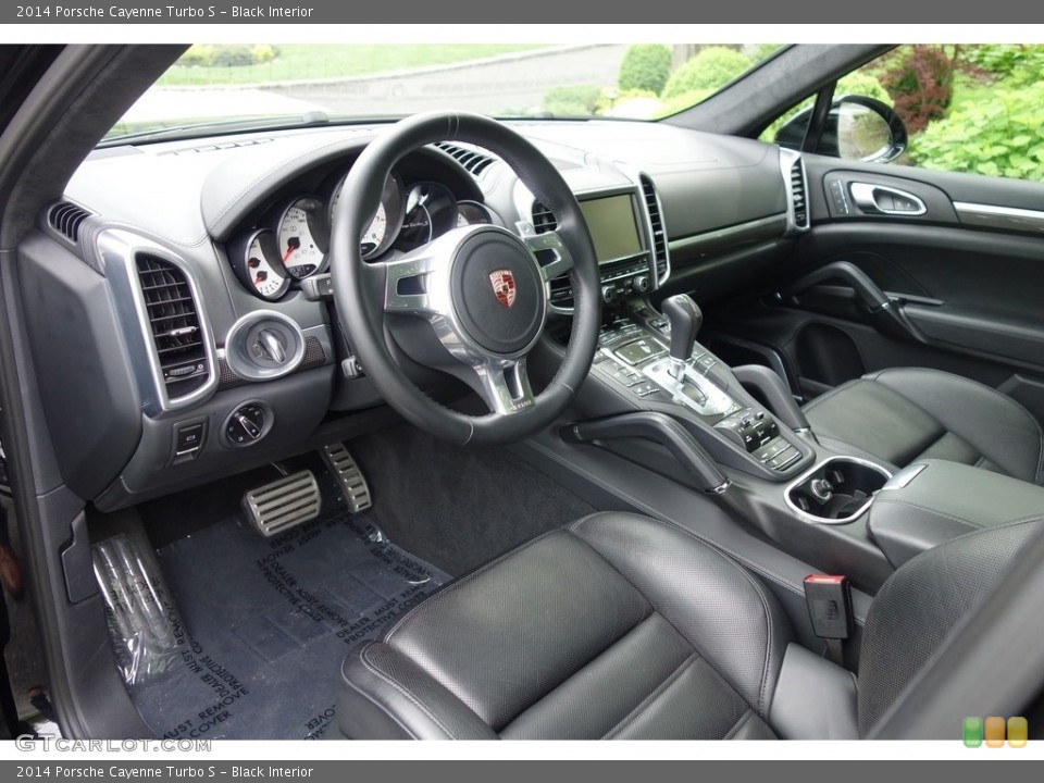 Black Interior Photo for the 2014 Porsche Cayenne Turbo S #127237192