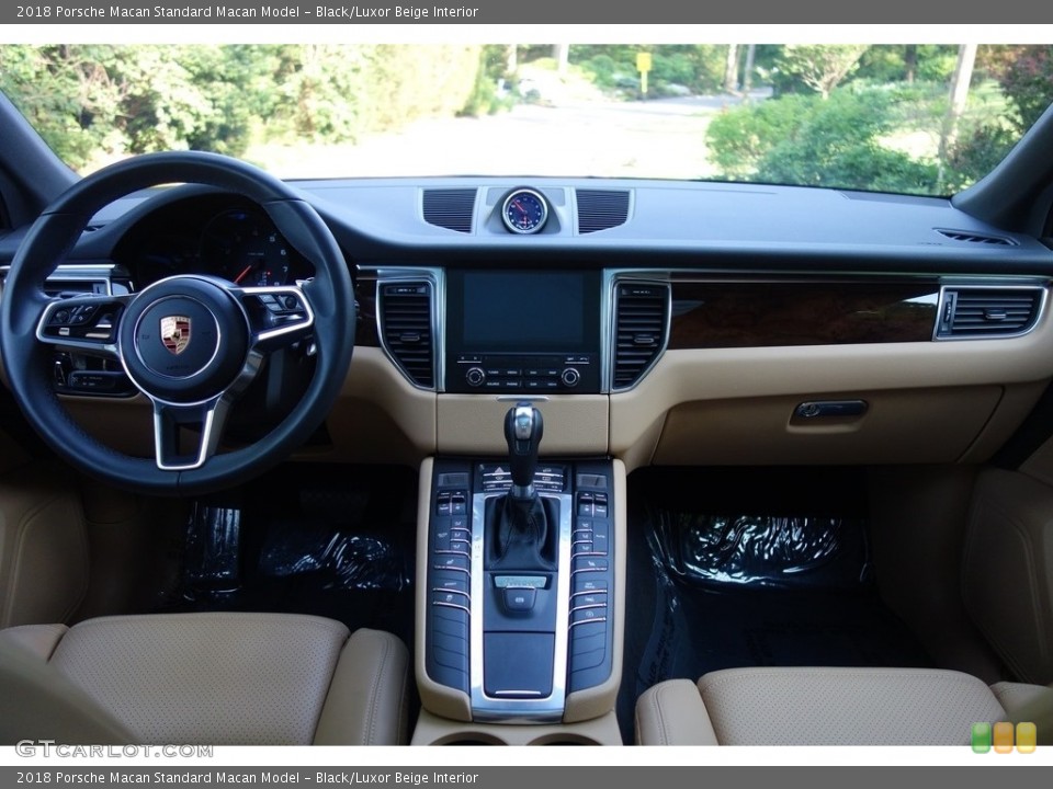 Black/Luxor Beige Interior Dashboard for the 2018 Porsche Macan  #127402221