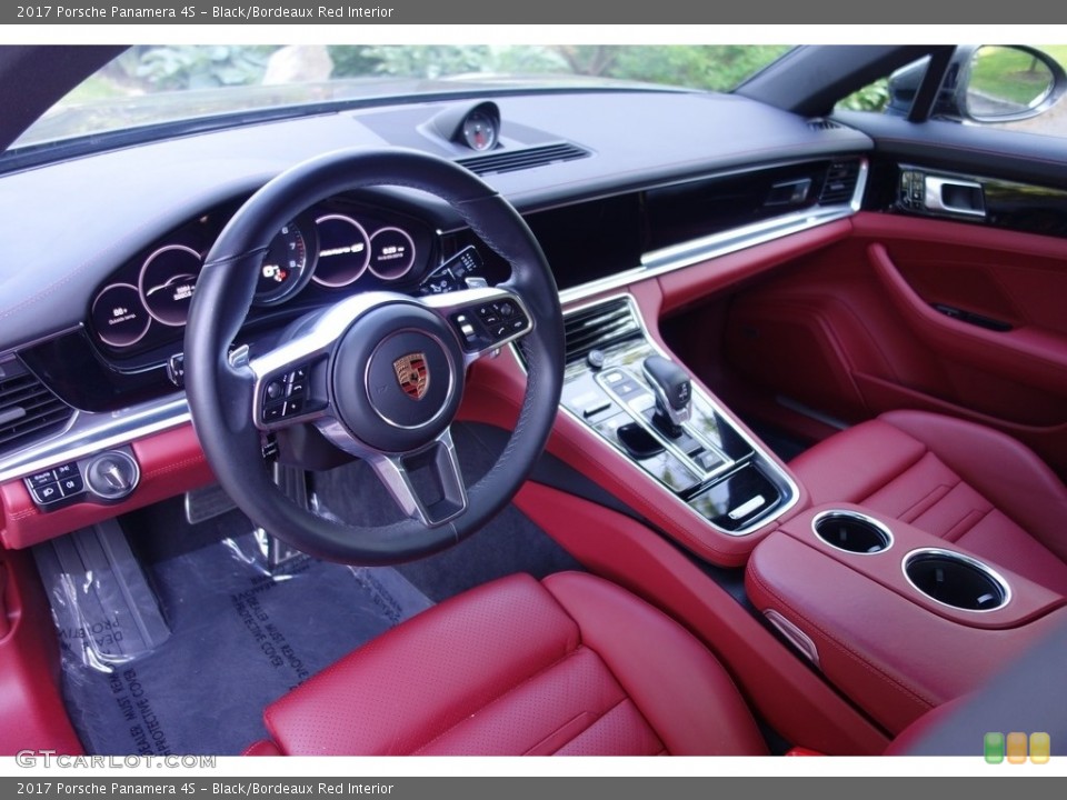 Black/Bordeaux Red Interior Photo for the 2017 Porsche Panamera 4S #127411368