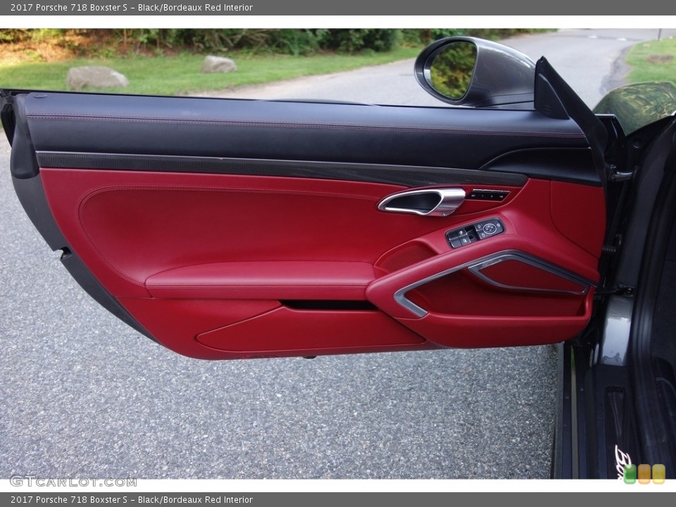 Black/Bordeaux Red Interior Door Panel for the 2017 Porsche 718 Boxster S #127411665