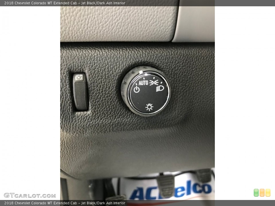 Jet Black/Dark Ash Interior Controls for the 2018 Chevrolet Colorado WT Extended Cab #127514300