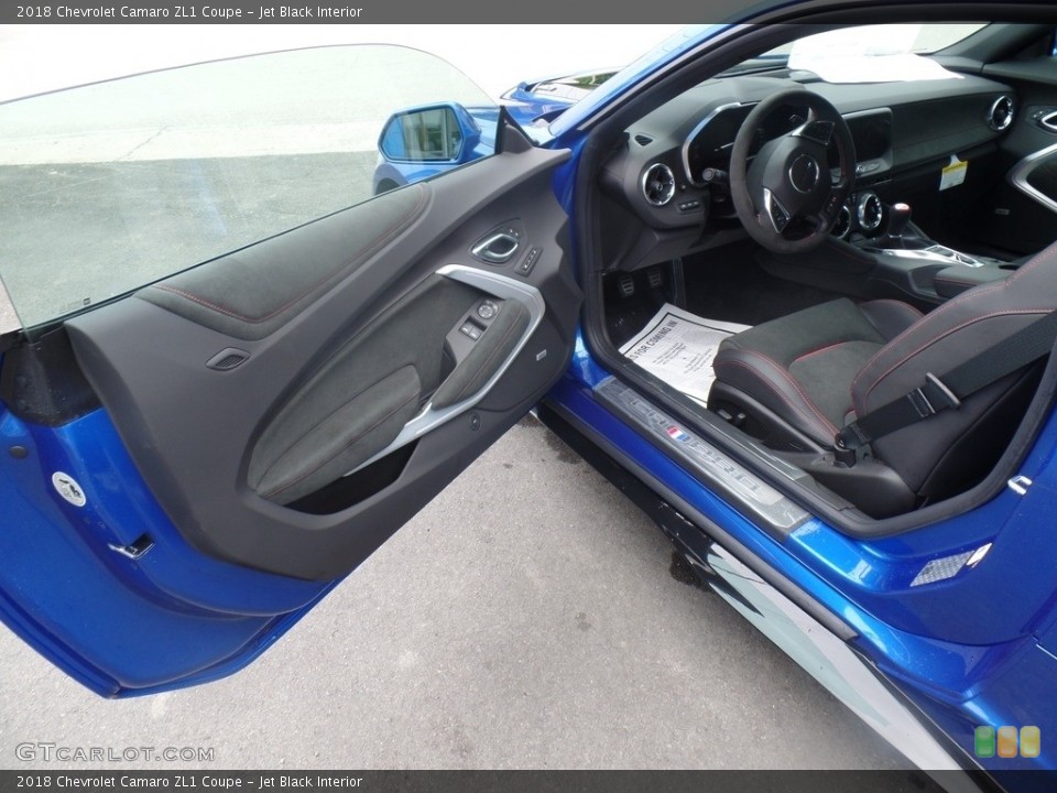 Jet Black Interior Photo for the 2018 Chevrolet Camaro ZL1 Coupe #127517885