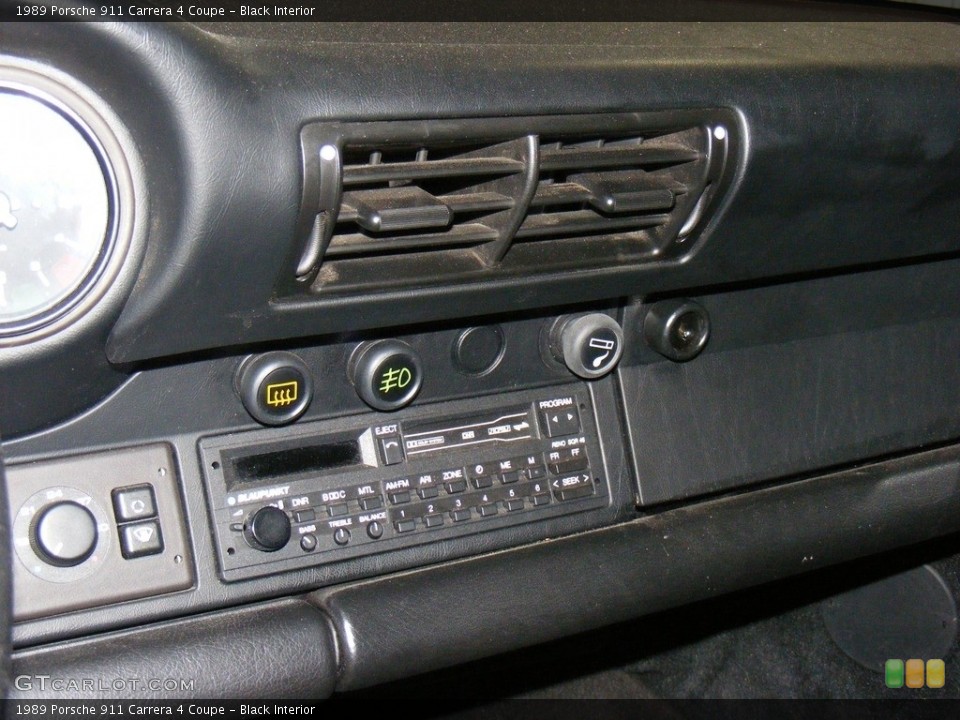 Black Interior Controls for the 1989 Porsche 911 Carrera 4 Coupe #127602998