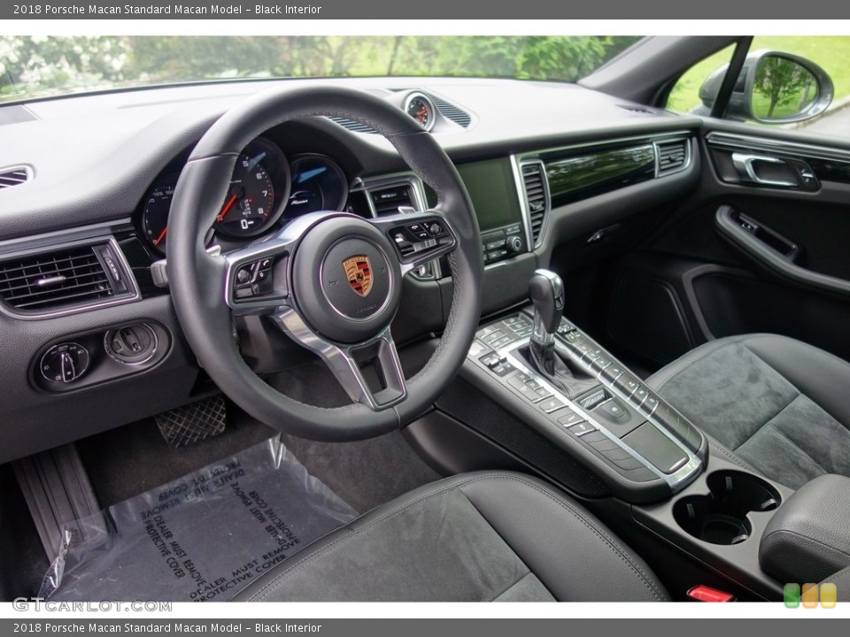 Black Interior Photo for the 2018 Porsche Macan  #127723270