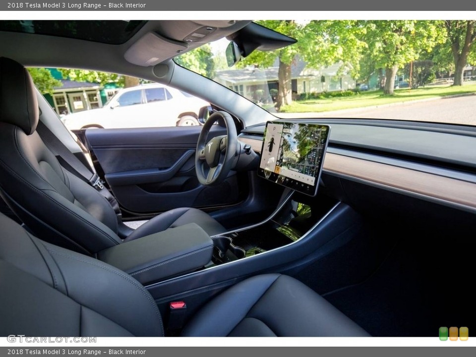 Black Interior Photo for the 2018 Tesla Model 3 Long Range #127725632