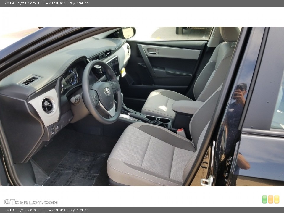 Ash/Dark Gray Interior Photo for the 2019 Toyota Corolla LE #127779018
