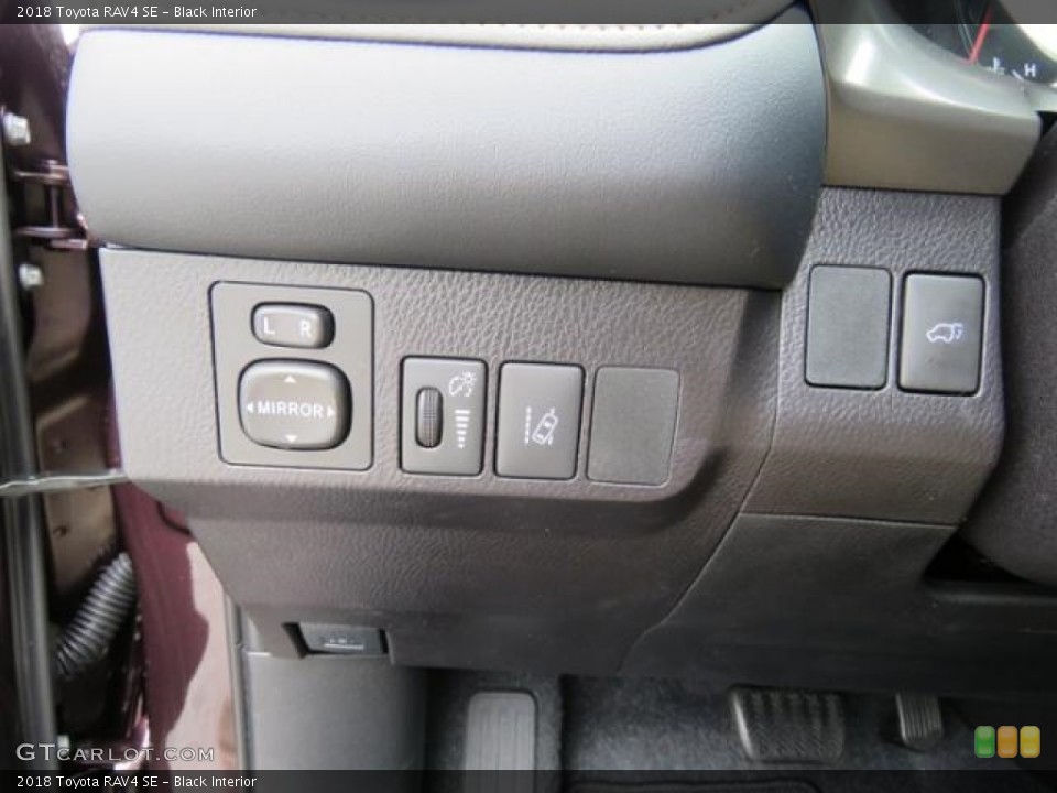 Black Interior Controls for the 2018 Toyota RAV4 SE #127948880