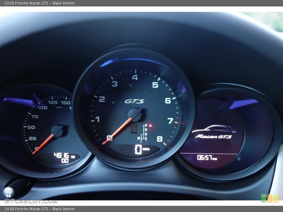 Black Interior Gauges for the 2018 Porsche Macan GTS #127976978