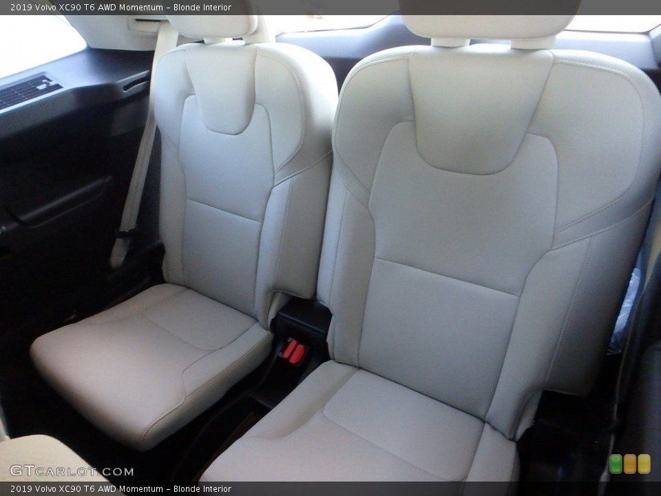 Blonde Interior Rear Seat for the 2019 Volvo XC90 T6 AWD Momentum #128005273