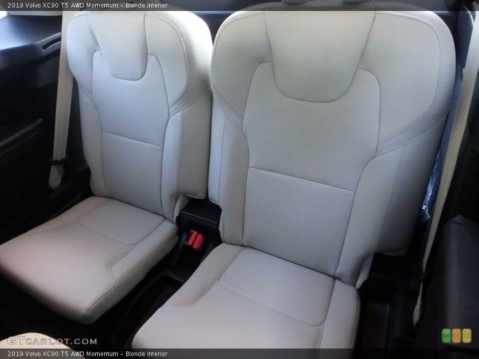 Blonde Interior Rear Seat for the 2019 Volvo XC90 T5 AWD Momentum #128006068