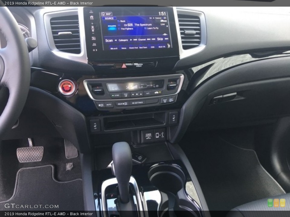 Black Interior Controls for the 2019 Honda Ridgeline RTL-E AWD #128016391
