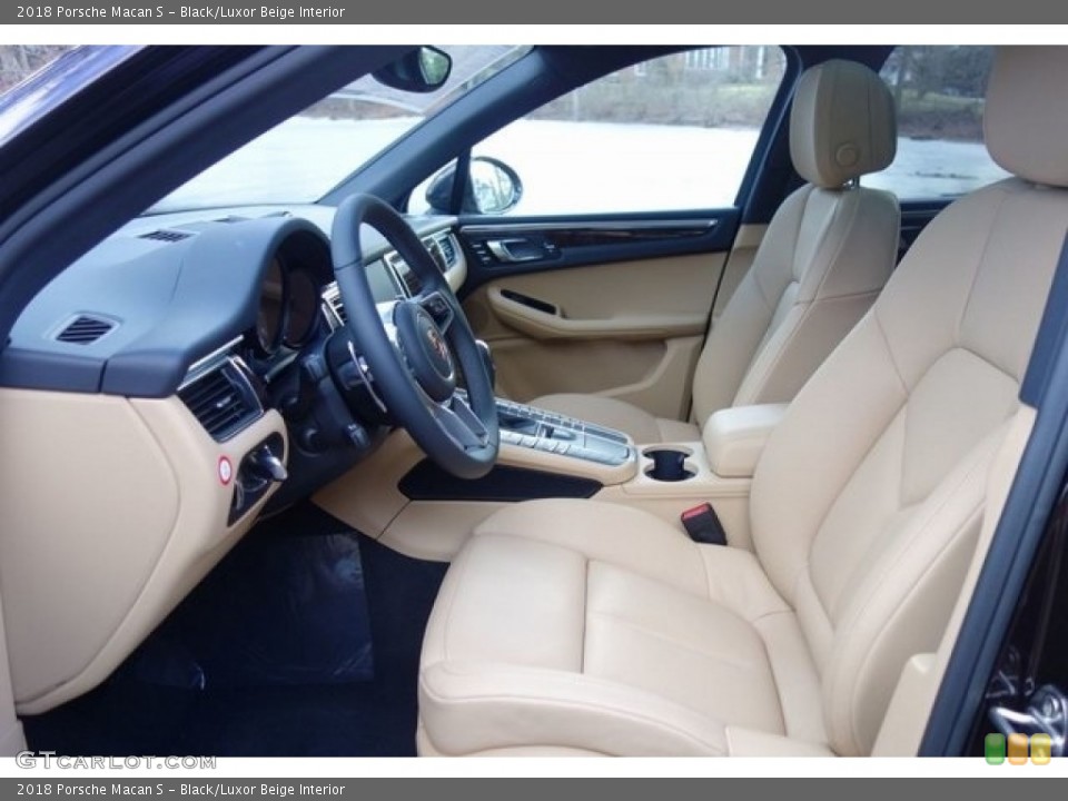 Black/Luxor Beige Interior Photo for the 2018 Porsche Macan S #128054453