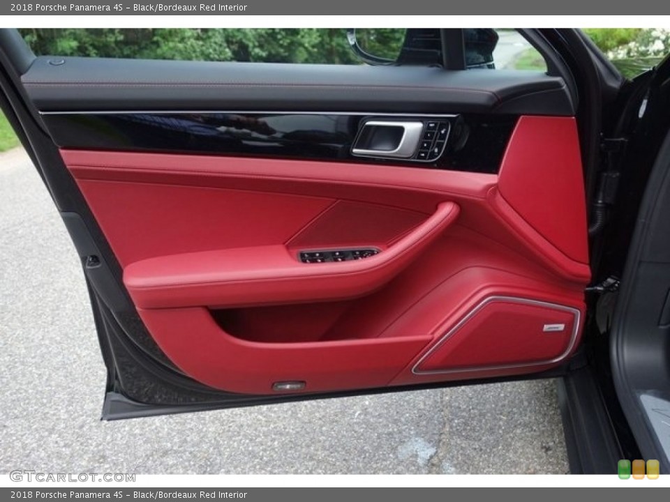 Black/Bordeaux Red Interior Door Panel for the 2018 Porsche Panamera 4S #128067767