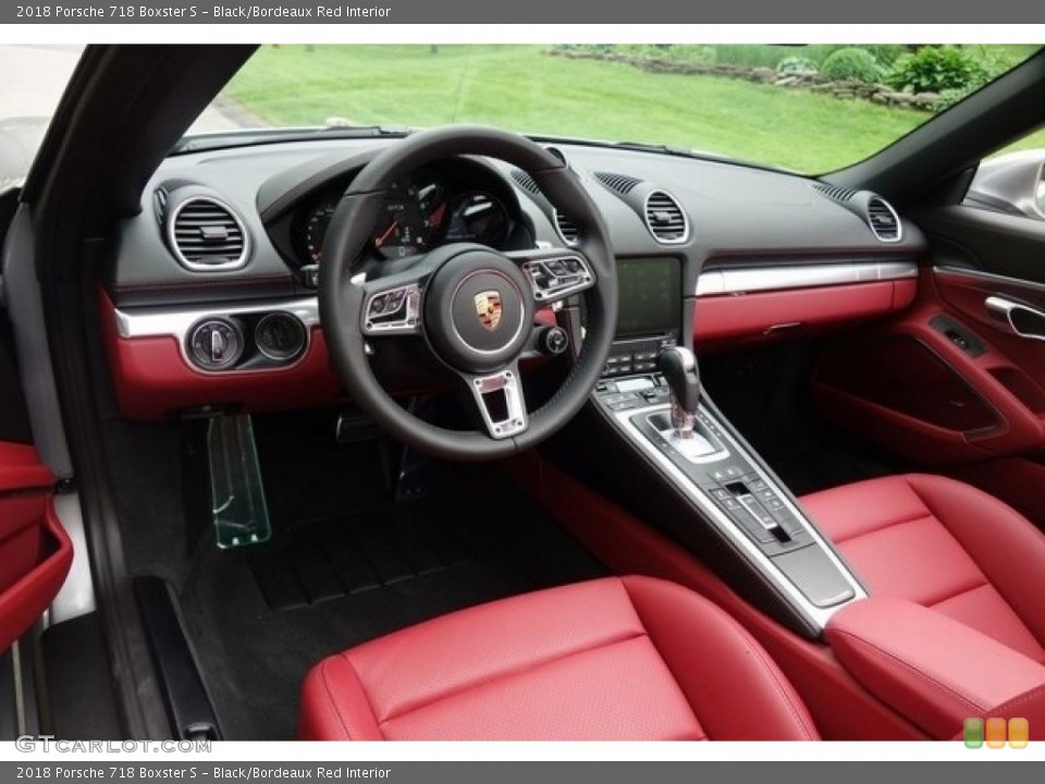 Black/Bordeaux Red Interior Photo for the 2018 Porsche 718 Boxster S #128069566