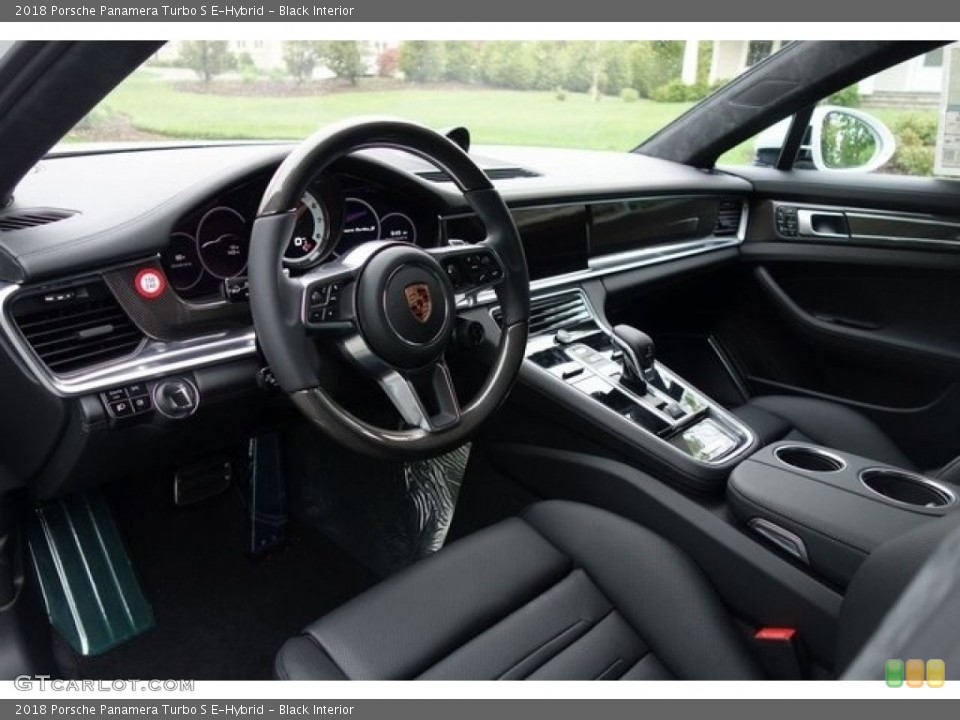 Black Interior Photo for the 2018 Porsche Panamera Turbo S E-Hybrid #128082688