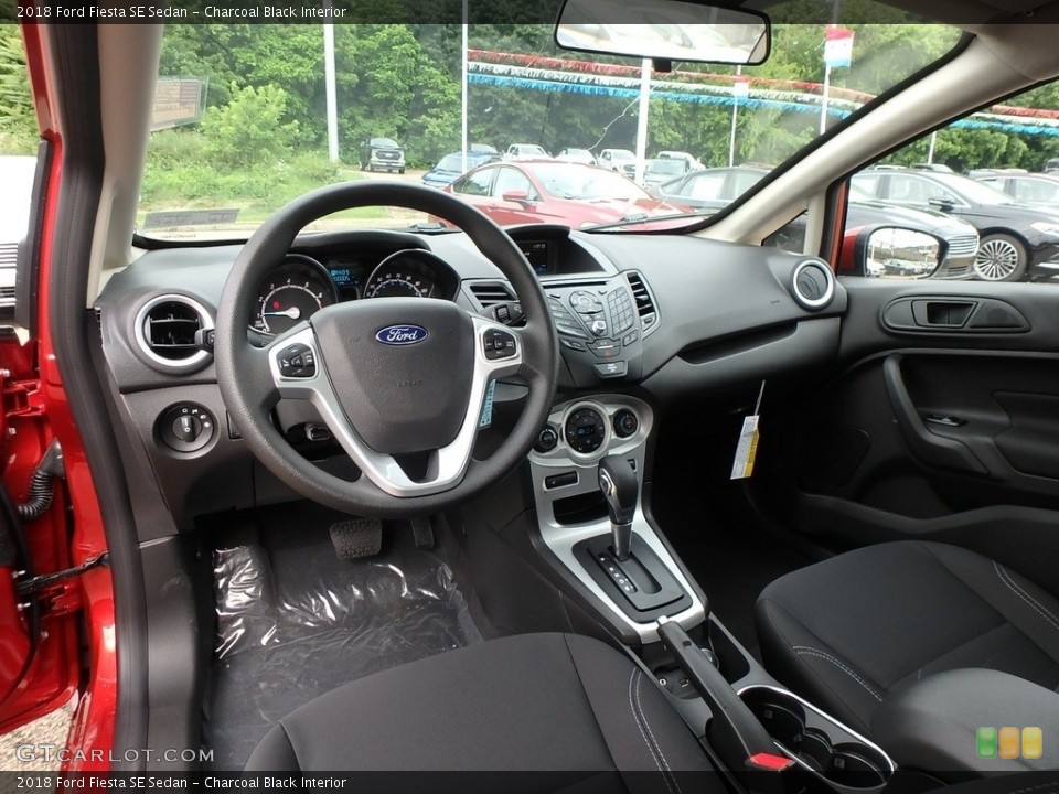 Charcoal Black Interior Photo for the 2018 Ford Fiesta SE Sedan #128136287