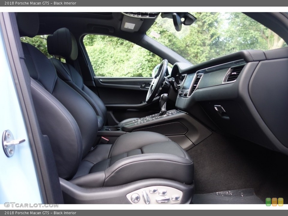 Black Interior Photo for the 2018 Porsche Macan GTS #128309797