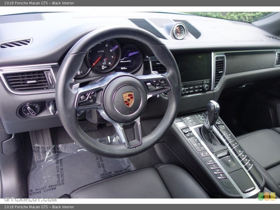 Black Interior Dashboard for the 2018 Porsche Macan GTS #128309833