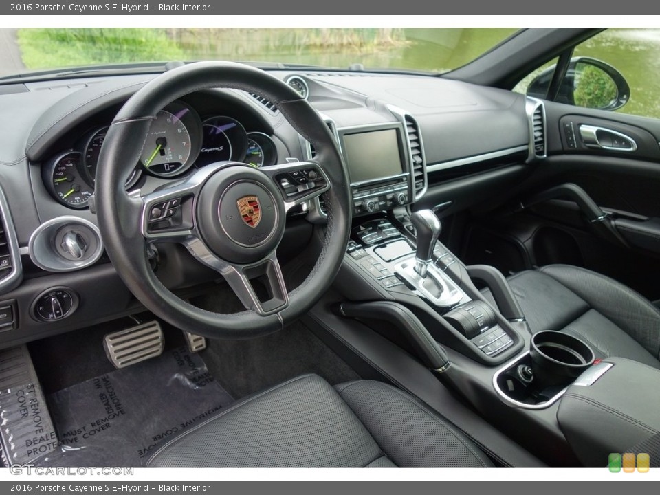 Black Interior Photo for the 2016 Porsche Cayenne S E-Hybrid #128409742