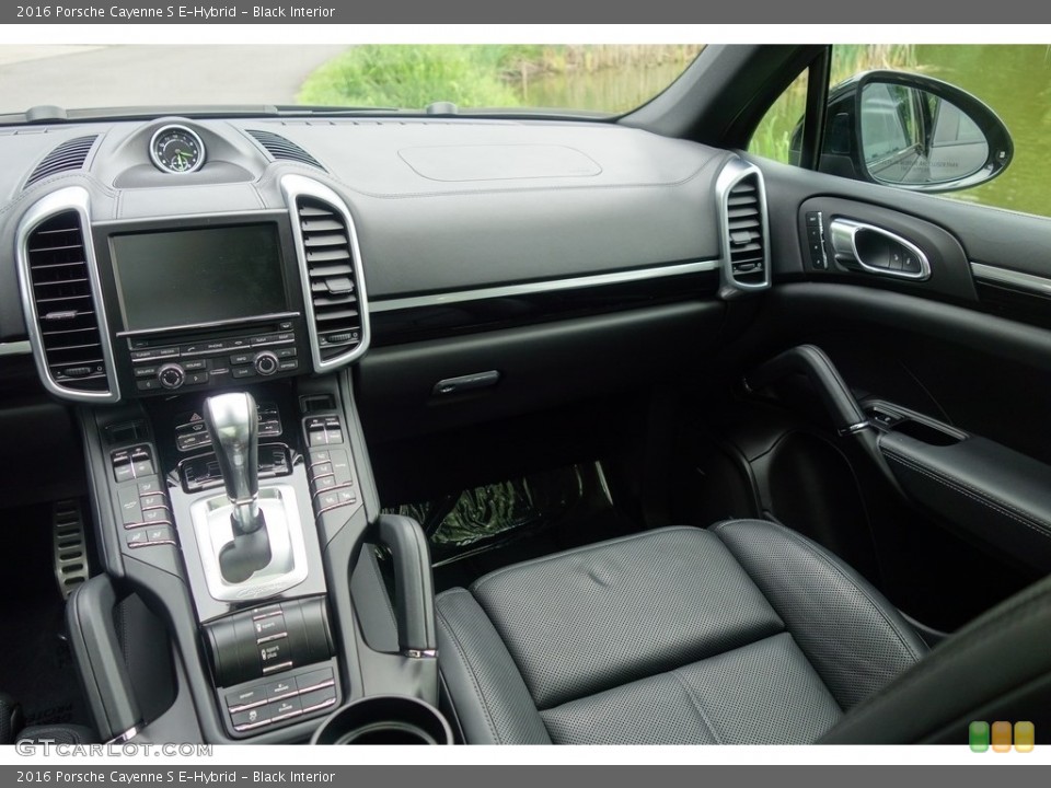 Black Interior Dashboard for the 2016 Porsche Cayenne S E-Hybrid #128409757