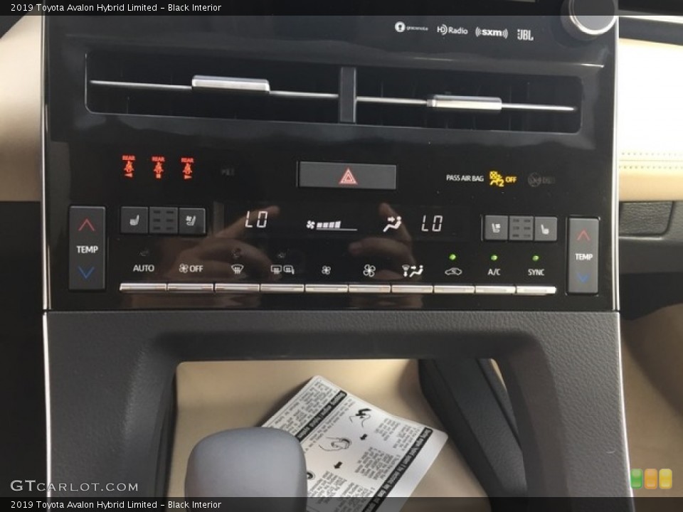 Black Interior Controls for the 2019 Toyota Avalon Hybrid Limited #128453800