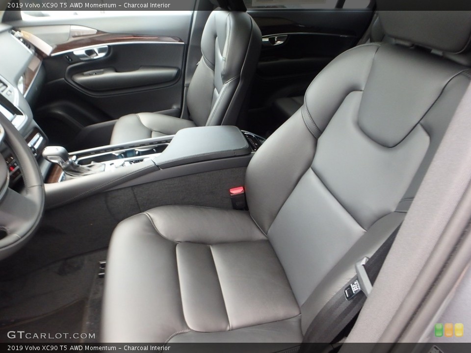 Charcoal Interior Photo for the 2019 Volvo XC90 T5 AWD Momentum #128464487