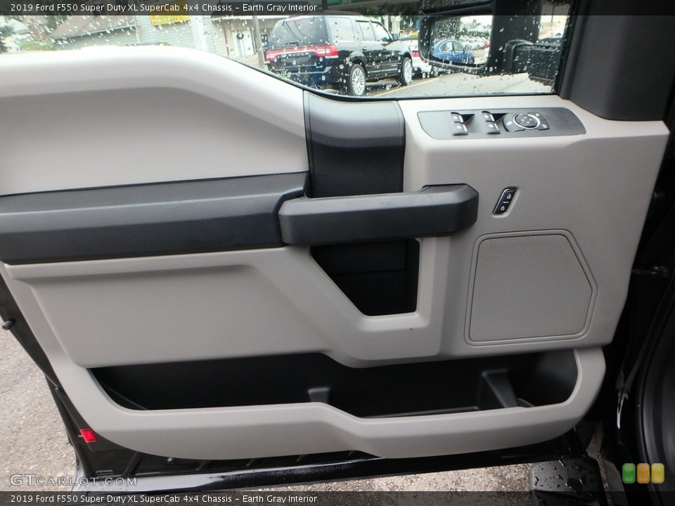 Earth Gray Interior Door Panel for the 2019 Ford F550 Super Duty XL SuperCab 4x4 Chassis #128468175