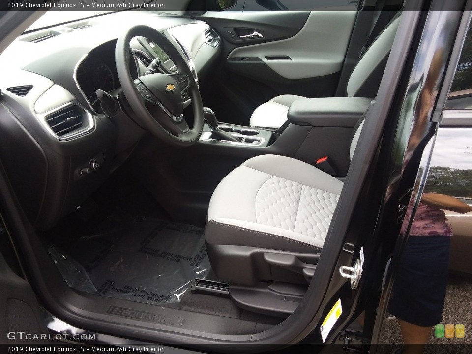 Medium Ash Gray Interior Photo for the 2019 Chevrolet Equinox LS #128482677