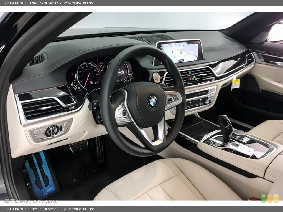 Ivory White Interior Photo for the 2019 BMW 7 Series 740i Sedan #128526431