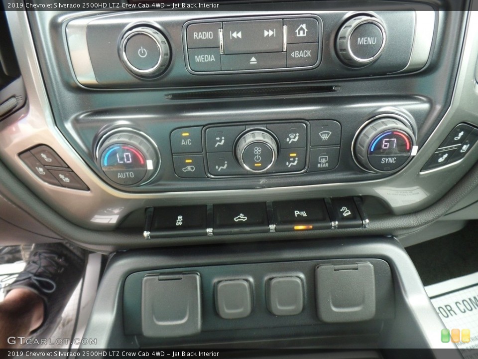 Jet Black Interior Controls for the 2019 Chevrolet Silverado 2500HD LTZ Crew Cab 4WD #128561251