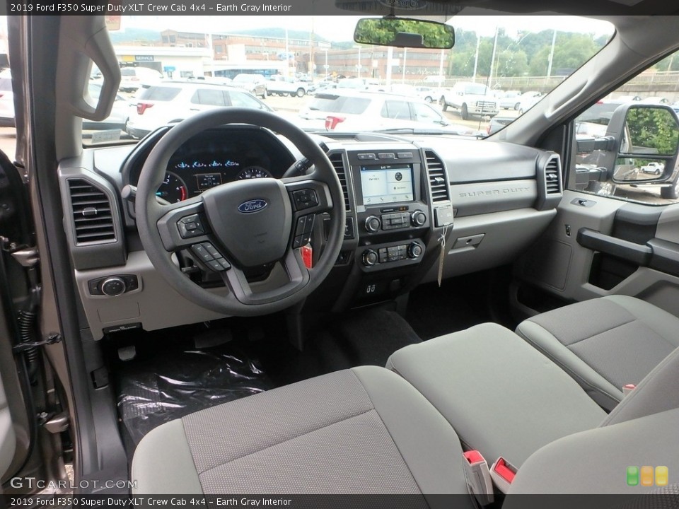 Earth Gray Interior Photo for the 2019 Ford F350 Super Duty XLT Crew Cab 4x4 #128570795